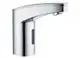 Sensorarmatur in verchromtem Design von Stiebel Eltron, mit einem schlanken, modernen Aussehen zur Wasserentnahme, ohne sichtbare Bedienelemente.